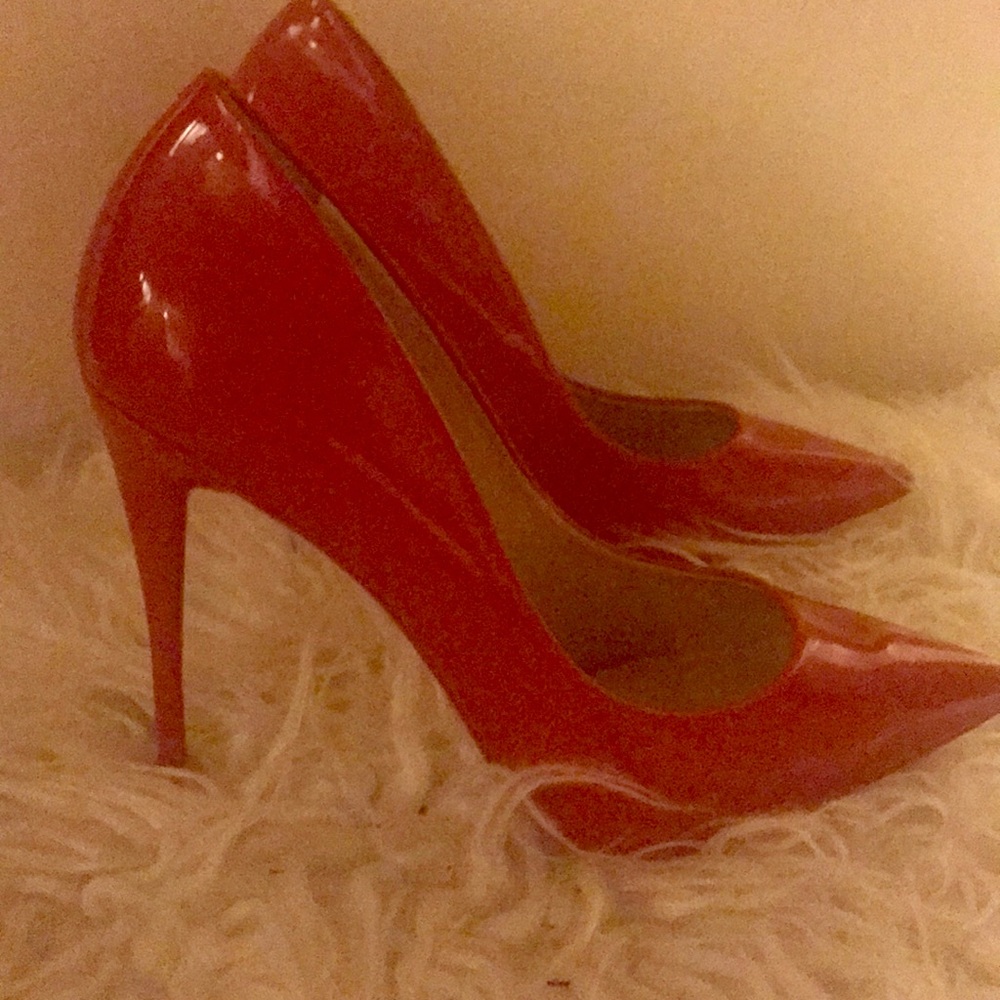 Red pump